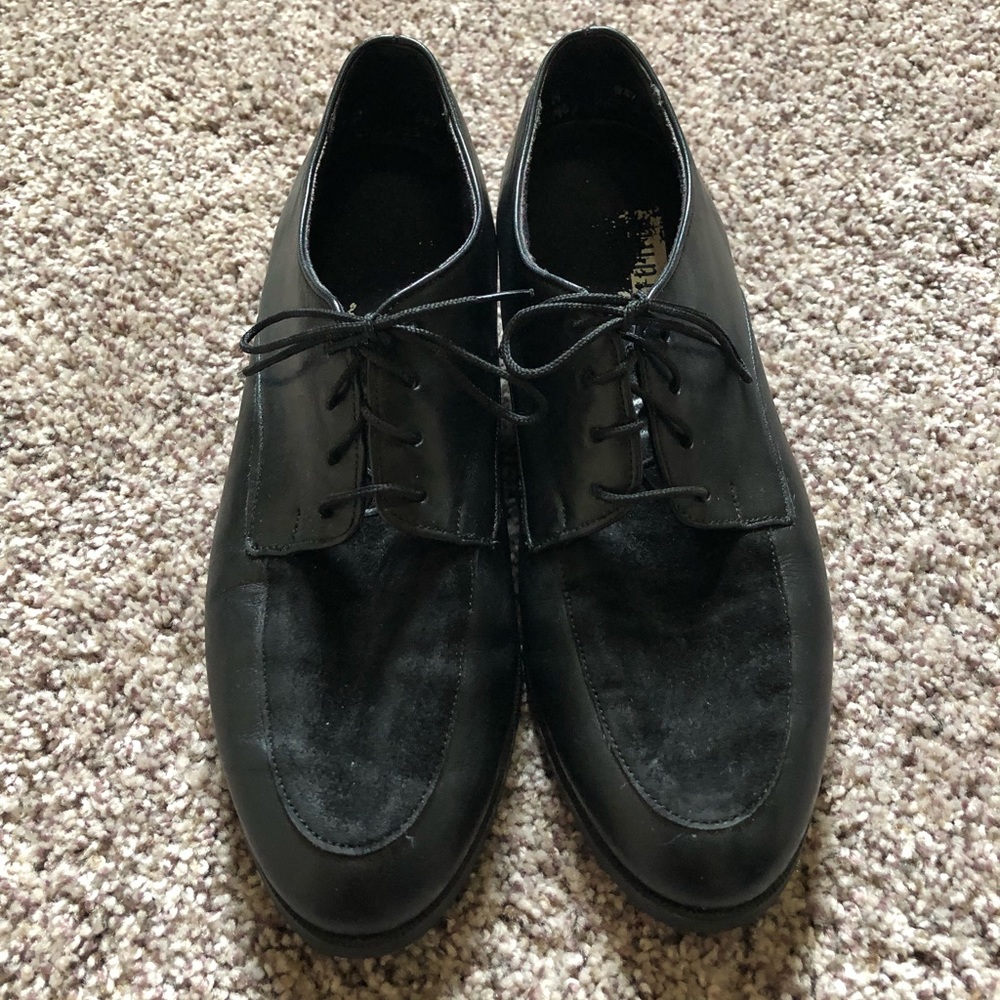 Munro Black Leather Lace Ups with Suede Toe